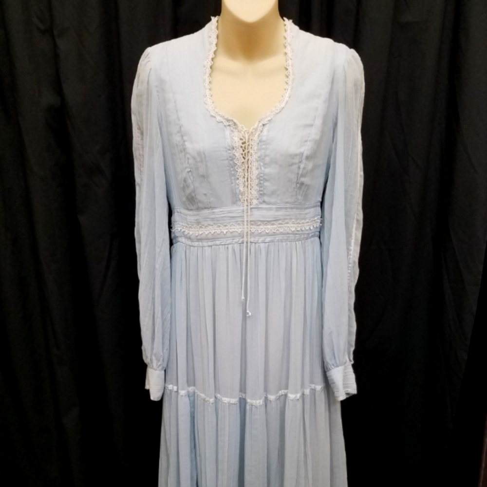 Gunne Sax Vintage 1970's Light Blue Sweetheart Long-Sleeved Embroidered
